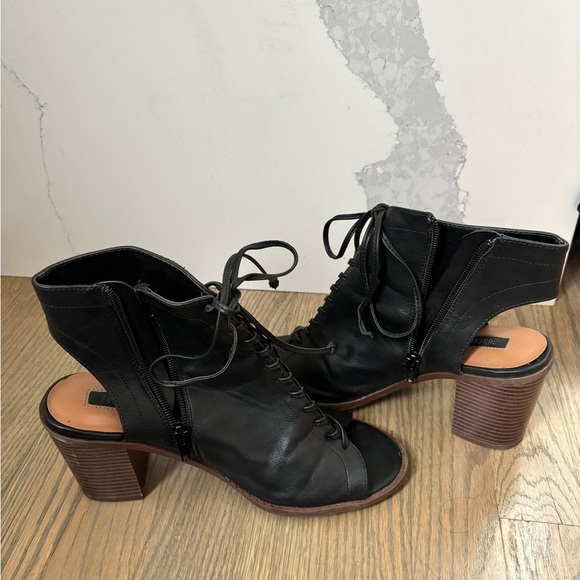 Forever 21 Black Faux leather Cutout Ankle Boots size 8 - Picture 11 of 14